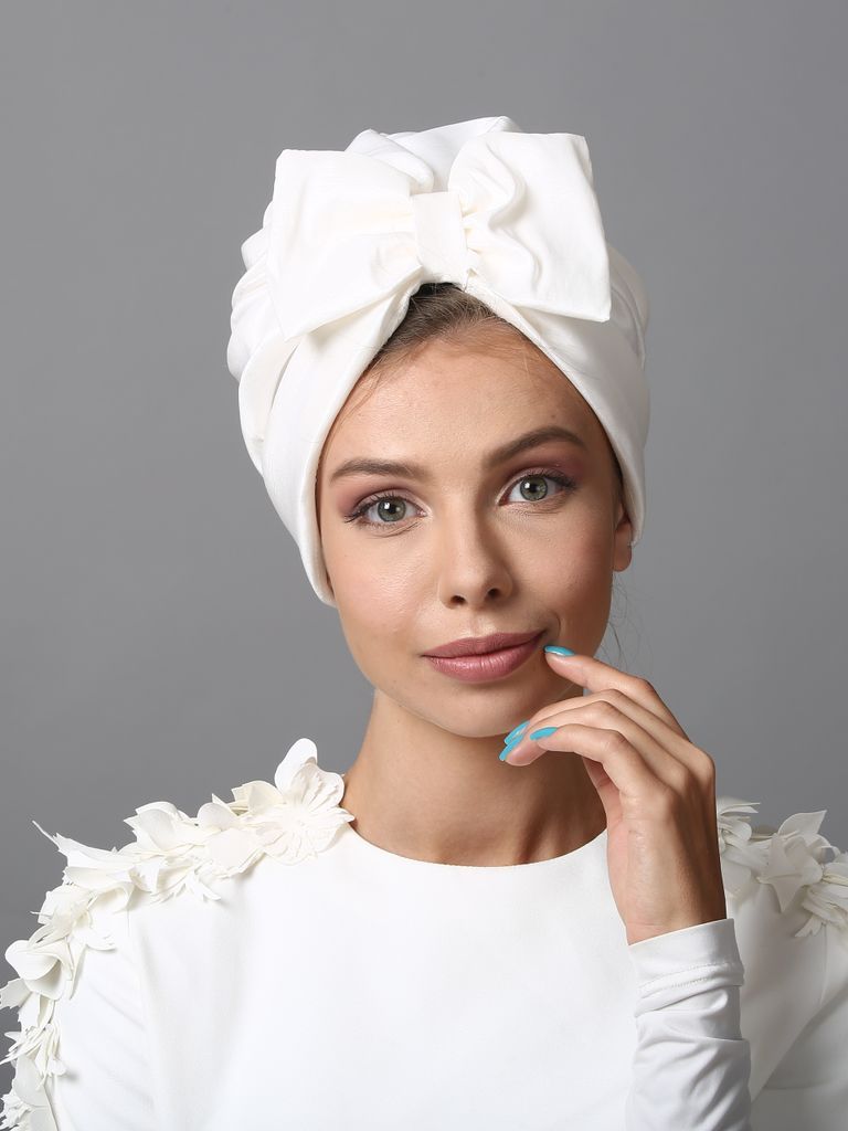 Turban hat bow in white